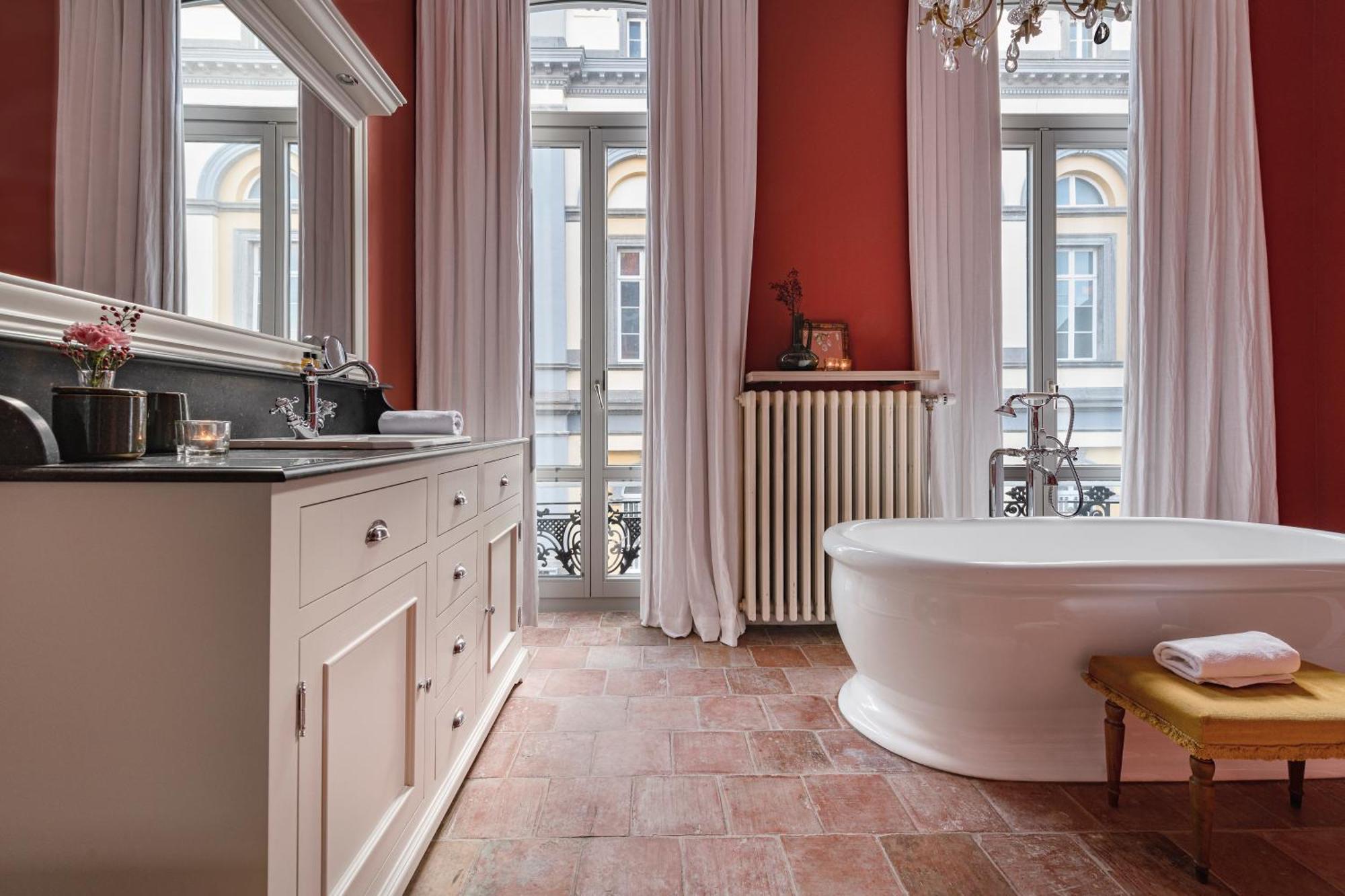 The Bank 1869 - Unique Guestrooms In The Historic Center Of Bruges Exterior photo