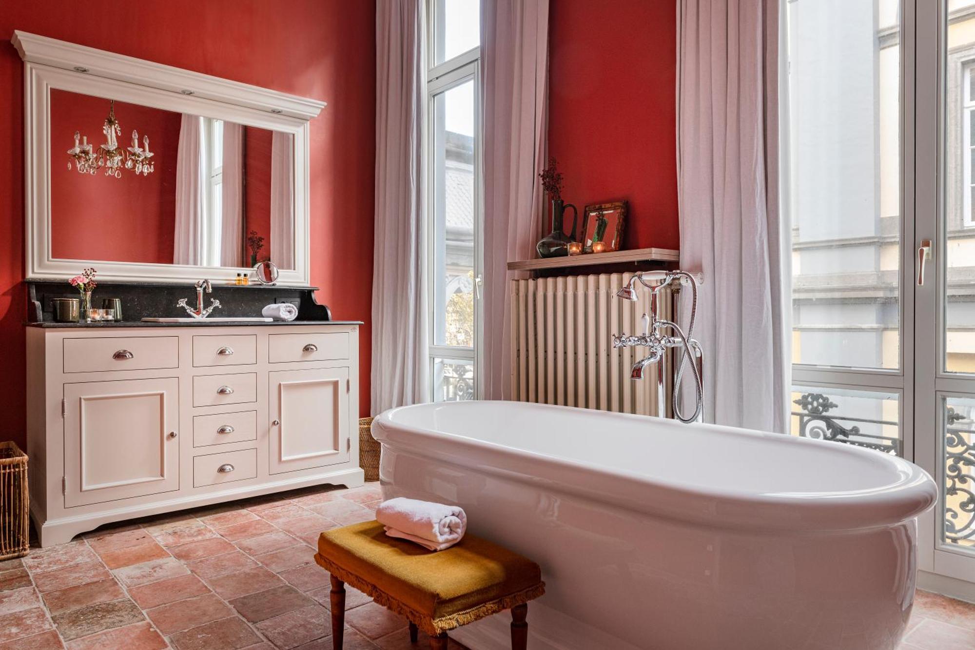 The Bank 1869 - Unique Guestrooms In The Historic Center Of Bruges Exterior photo